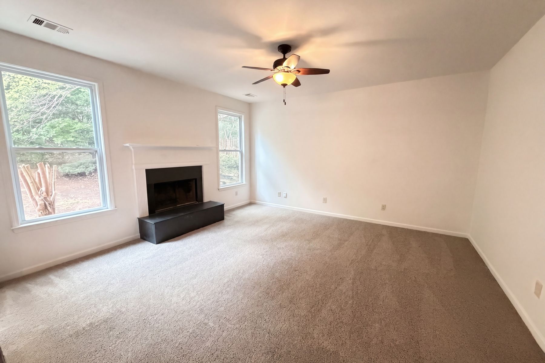 Property photo 3 of 208 Autumn Trl