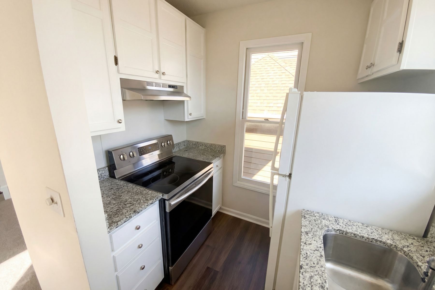 Photo 2 of 15 of 1101 E Morehead St, Charlotte, NC