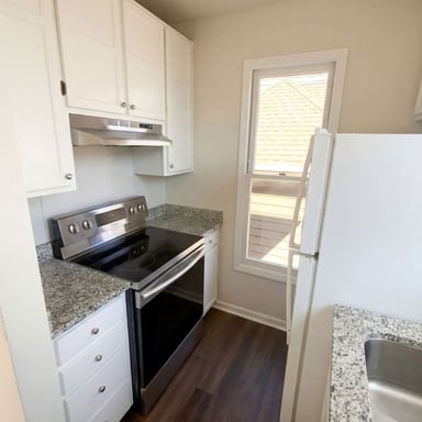 Property photo 2 of 1101 E Morehead St Apt 33