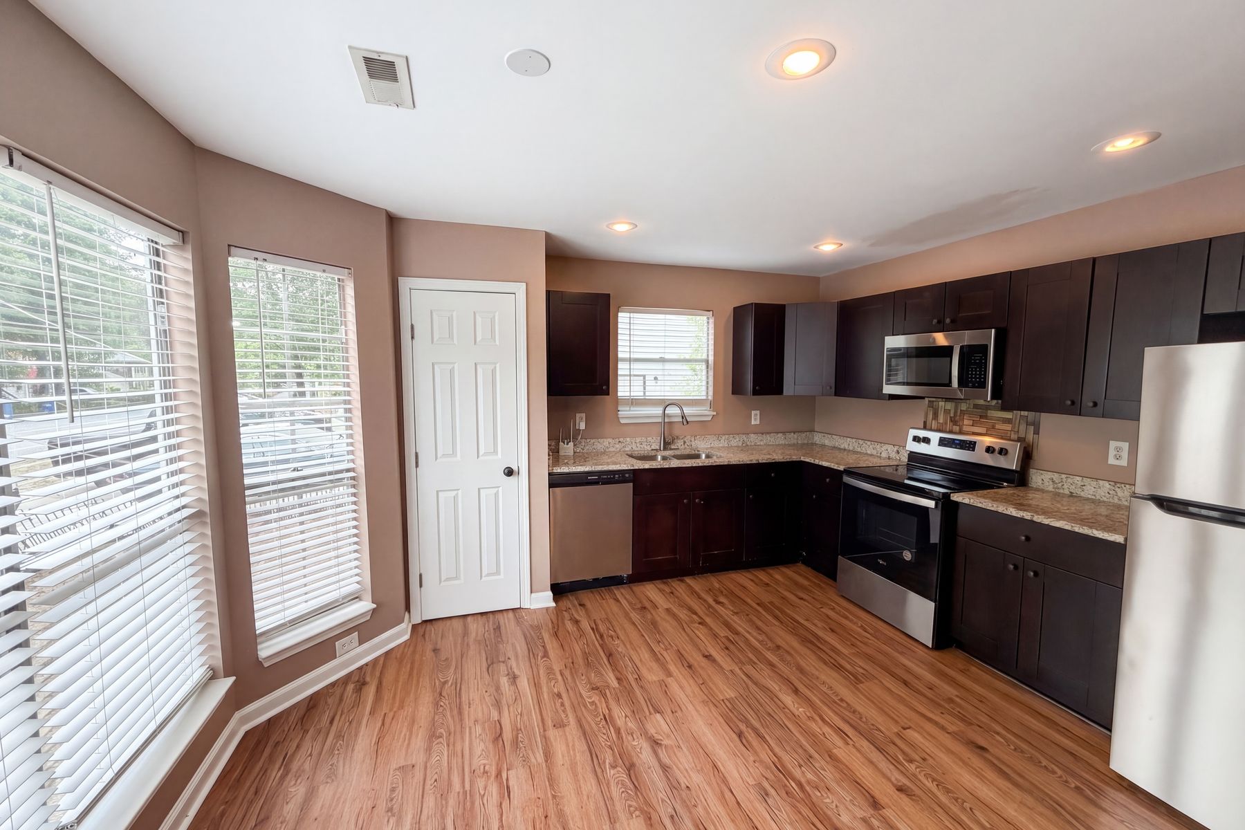 Photo 2 of 19 of 7020 Greenbower Ln, Atlanta, GA