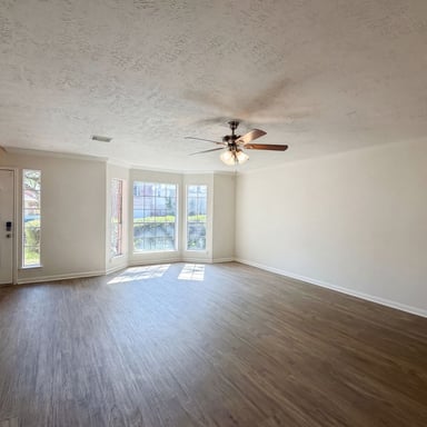 Property photo 3 of 6831 Stratford Park Dr