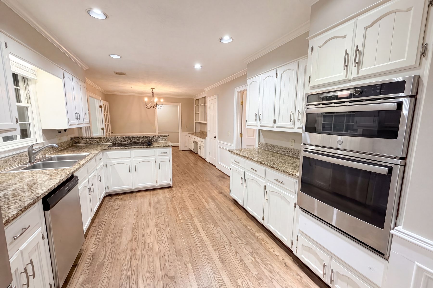 Photo 2 of 46 of 2360 Kimbrough Ct, Atlanta, GA