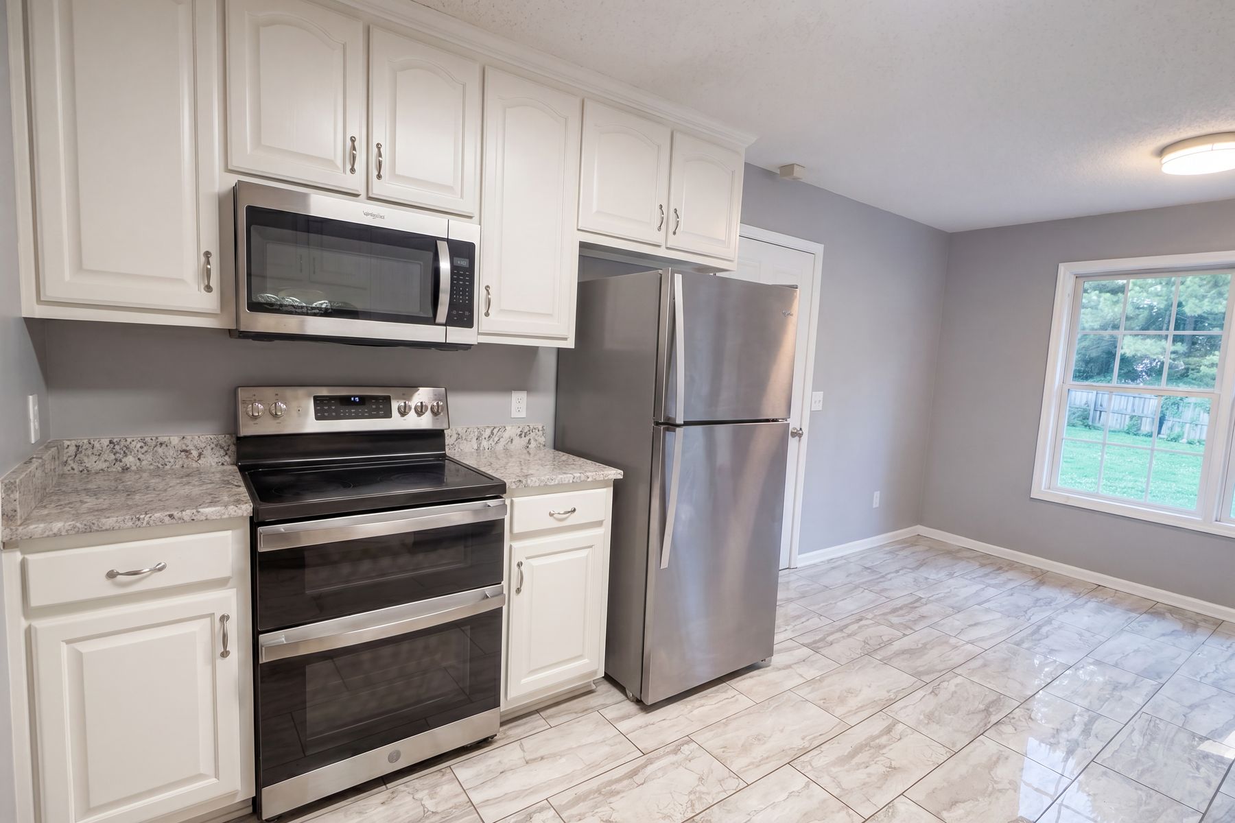 Photo 2 of 19 of 223 Williston Dr, Huntsville, AL