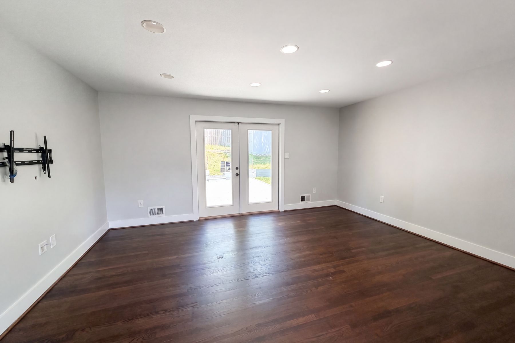 Property photo 3 of 6515 Carriage Dr