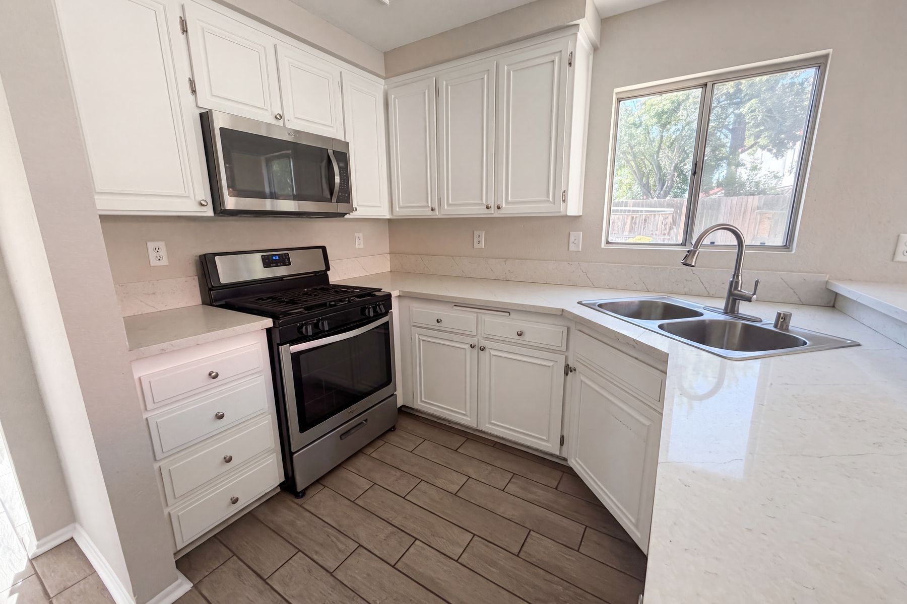 Photo 2 of 22 of 4256 Trenton Ave, Palmdale, CA