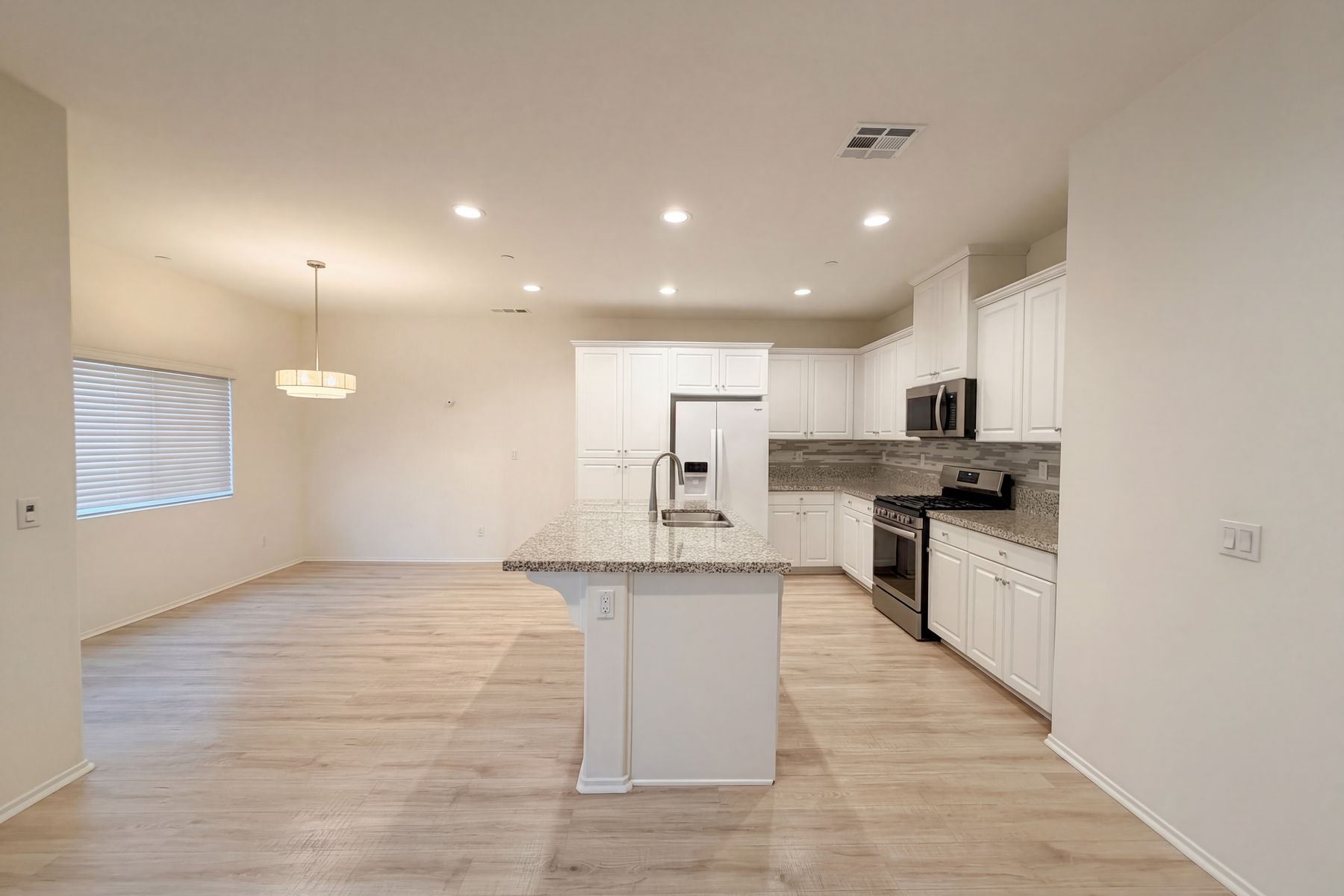 Photo 2 of 22 of 24266 Hazelnut Ave, Murrieta, CA