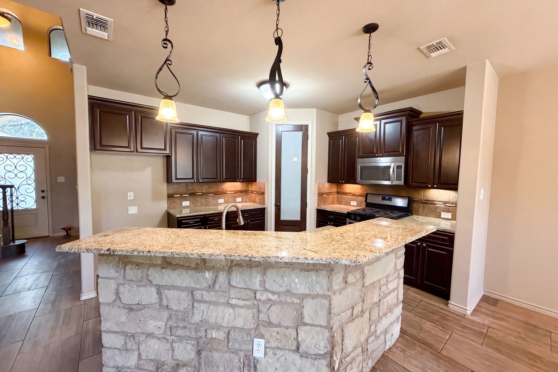 Photo 2 of 20 of 1305 Rocky Ridge Trl, Harker Heights, TX