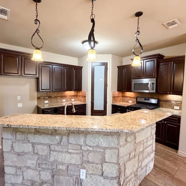 Property photo 2 of 1305 Rocky Ridge Trl