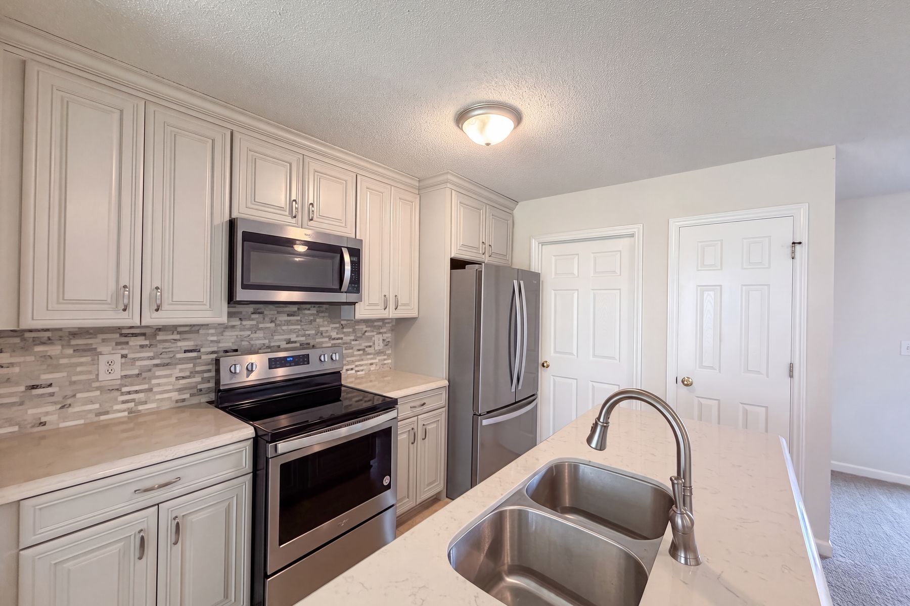 Photo 2 of 22 of 889 Salem Pointe Ln, Winston Salem, NC
