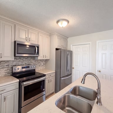 Property photo 2 of 889 Salem Pointe Ln