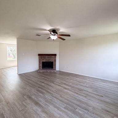 Property photo 3 of 2904 Lake Vista Dr