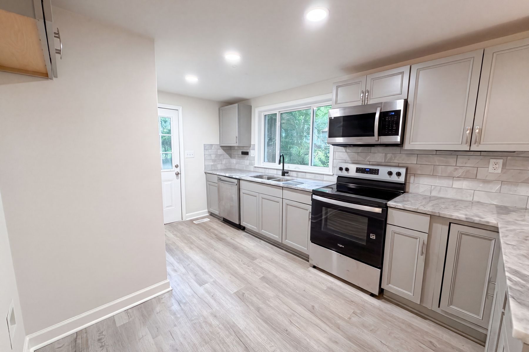 Photo 2 of 17 of 511 Manigault St, Winnsboro, SC