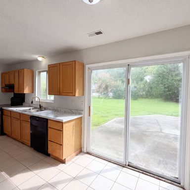 Property photo 2 of 6786 Moss Ct