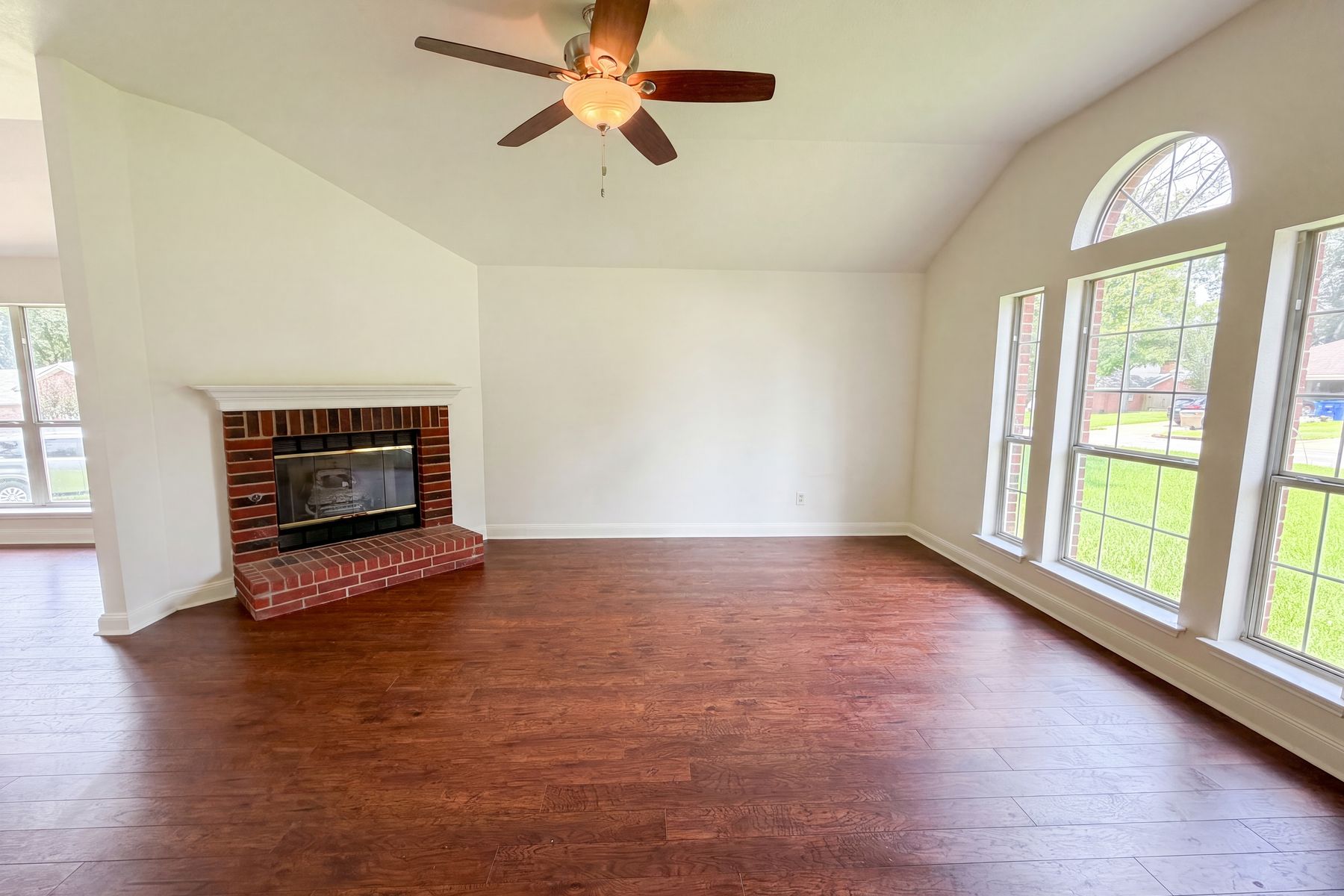 Property photo 3 of 10740 Southern Trace Cir