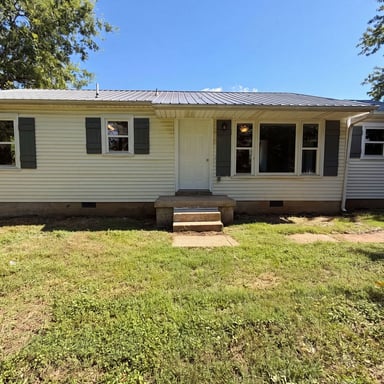 Property photo 1 of 1036 E Commerce St