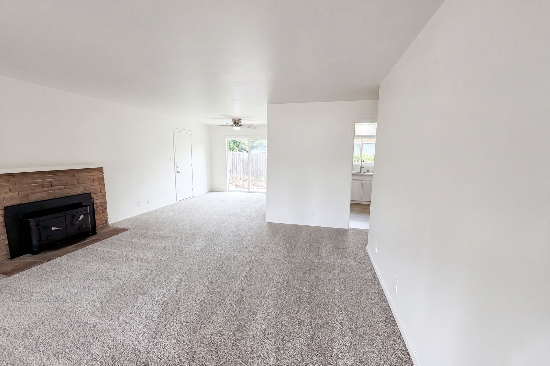 Property photo 3 of 648 Lewis Ave