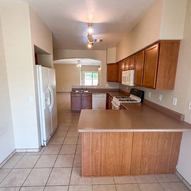 Property photo 2 of 171 E Calle Puente Azul
