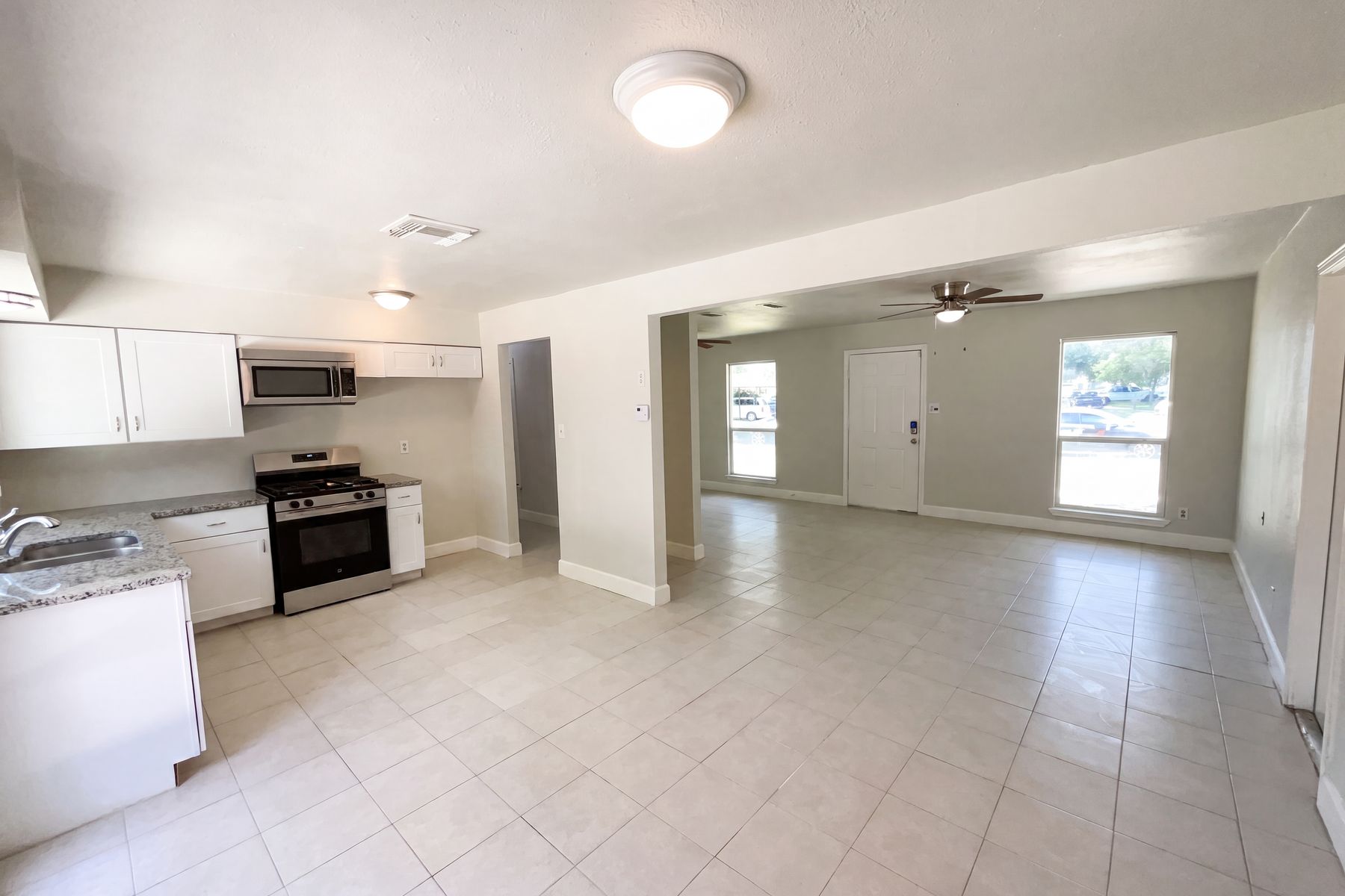 Photo 2 of 18 of 7303 Havenbrook Dr, San Antonio, TX