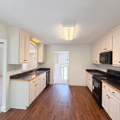 Property photo 2 of 2721 Berkshire Dr