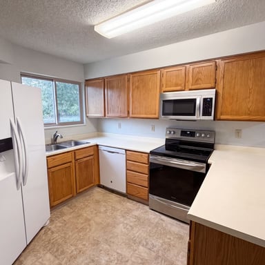 Property photo 2 of 8733 W Cornell Ave Apt 4