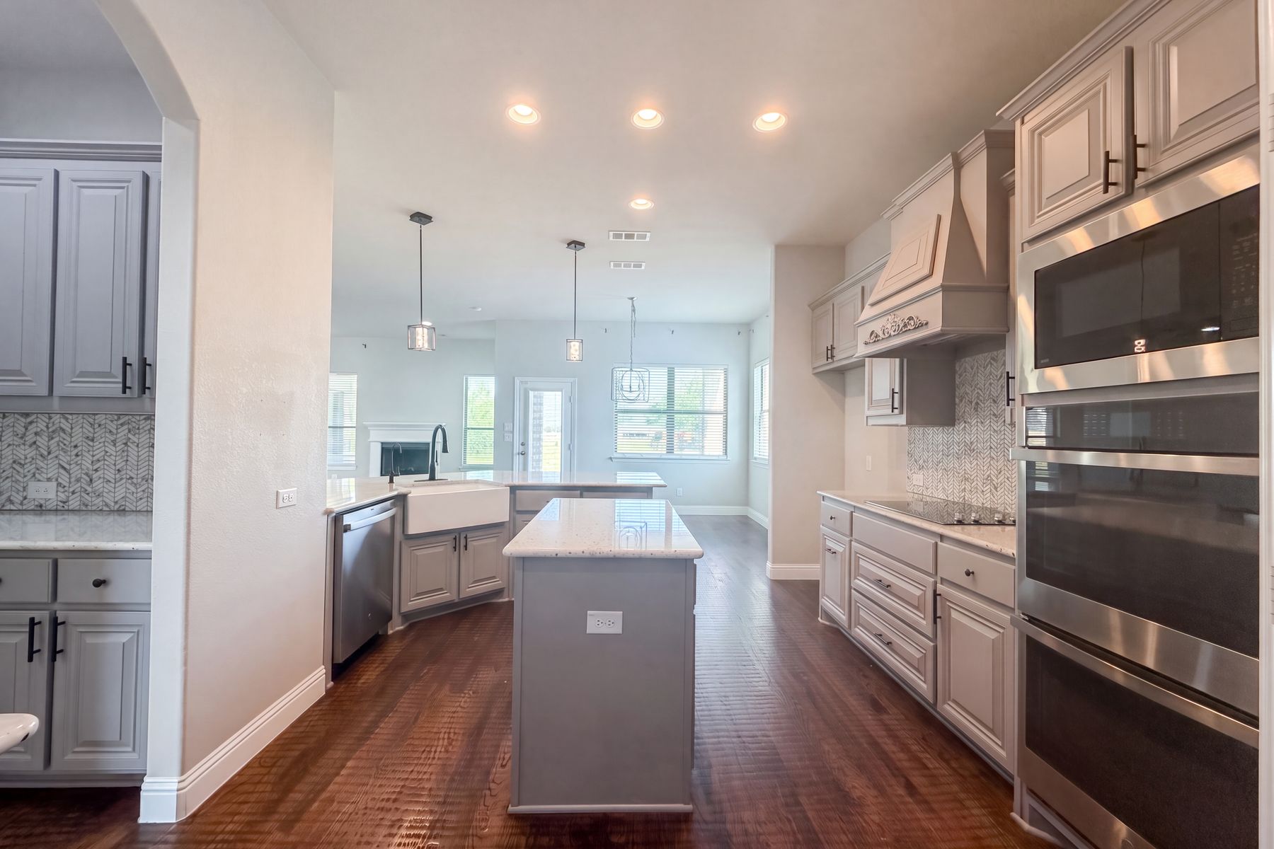 Photo 2 of 46 of 1208 Redbud St, Howe, TX
