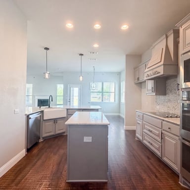 Property photo 2 of 1208 Redbud St