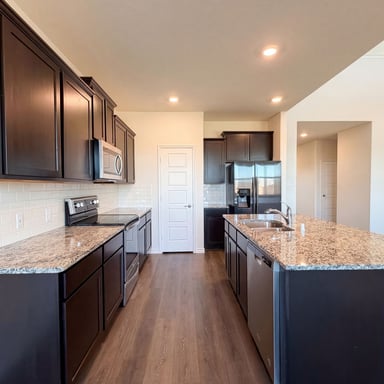 Property photo 2 of 1012 Crepe Myrtle Ln