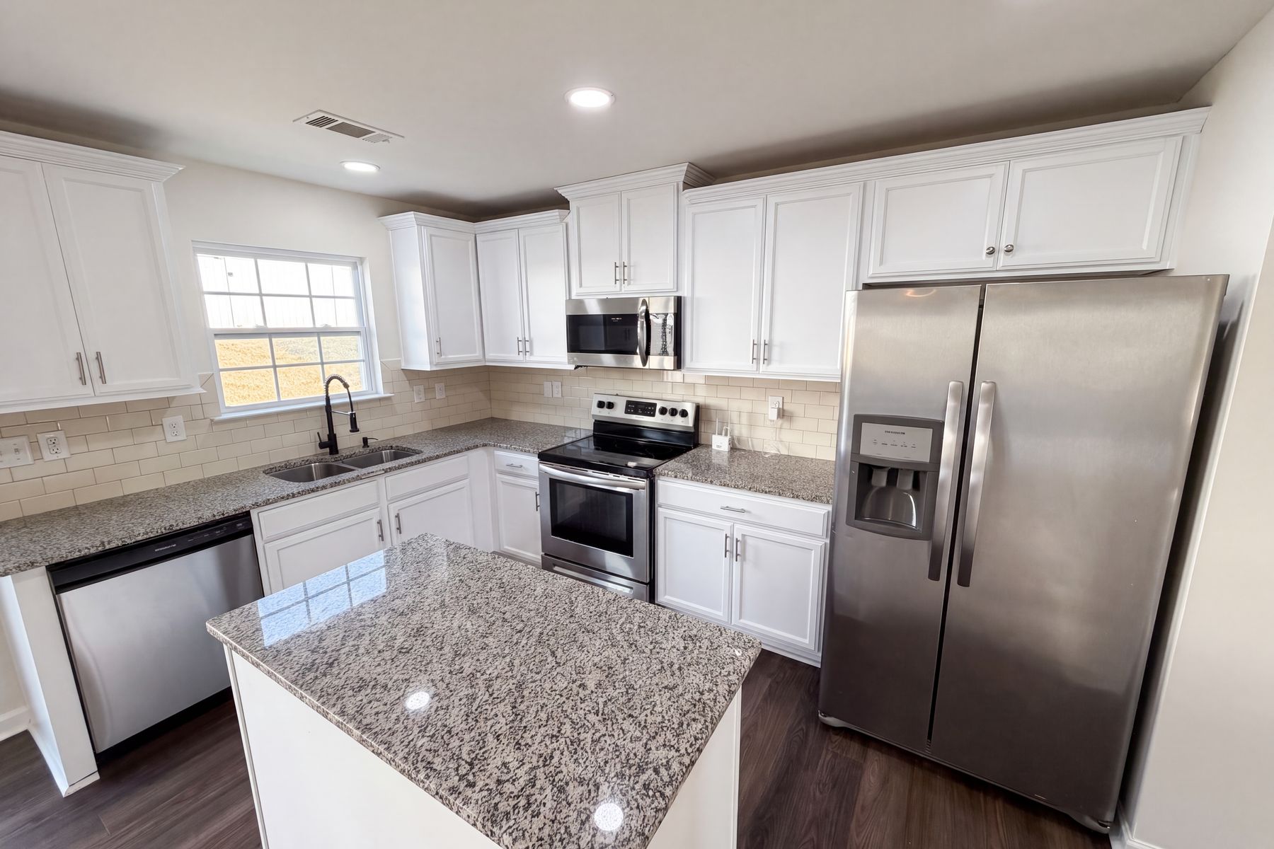 Photo 2 of 26 of 9833 Wardley Dr, Charlotte, NC