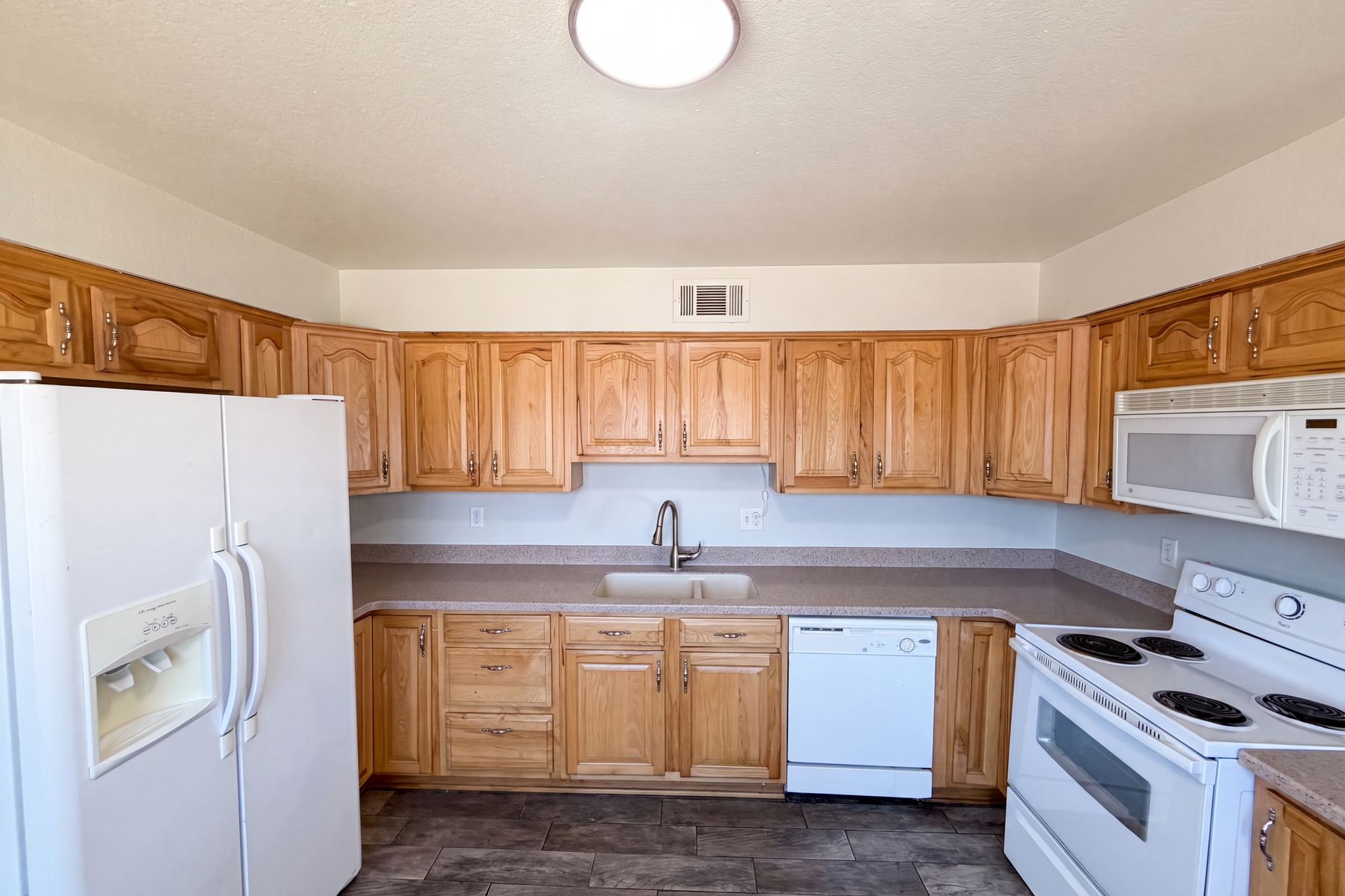 Photo 2 of 25 of 5908 W Calavar Rd, Glendale, AZ