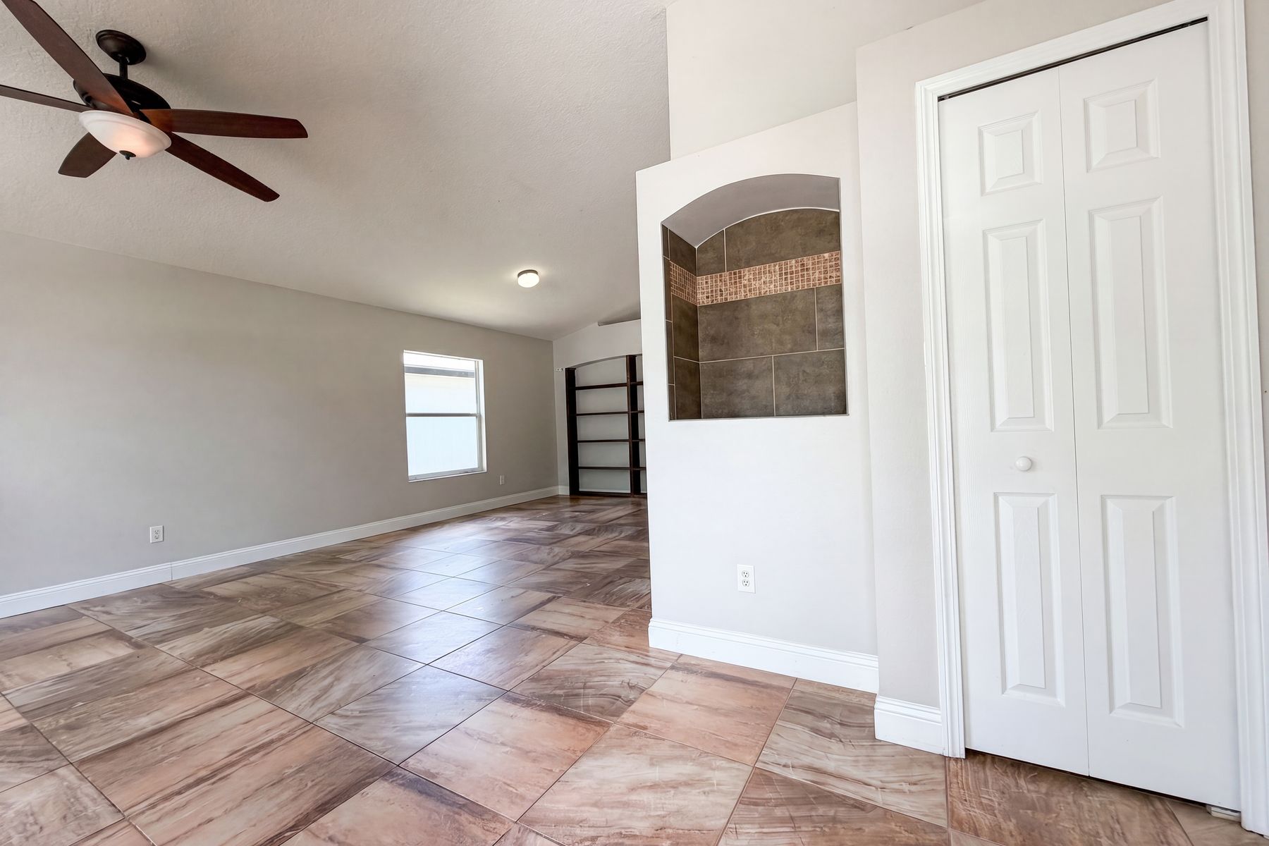 Property photo 3 of 617 Birchbark Trl