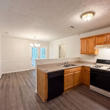 Property photo 2 of 10543 Crabtree Dr