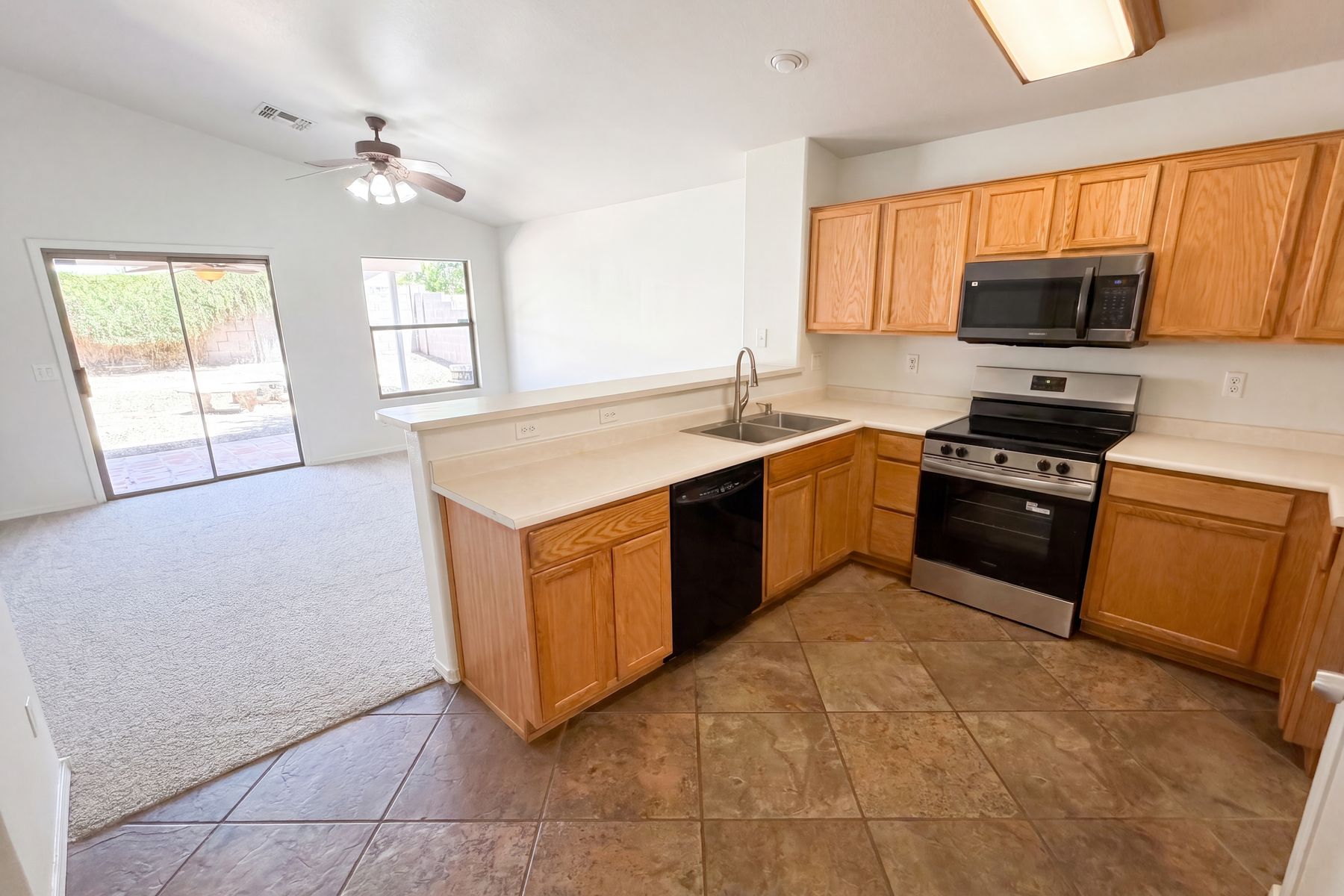 Photo 2 of 28 of 8271 N 112th Ave, Peoria, AZ