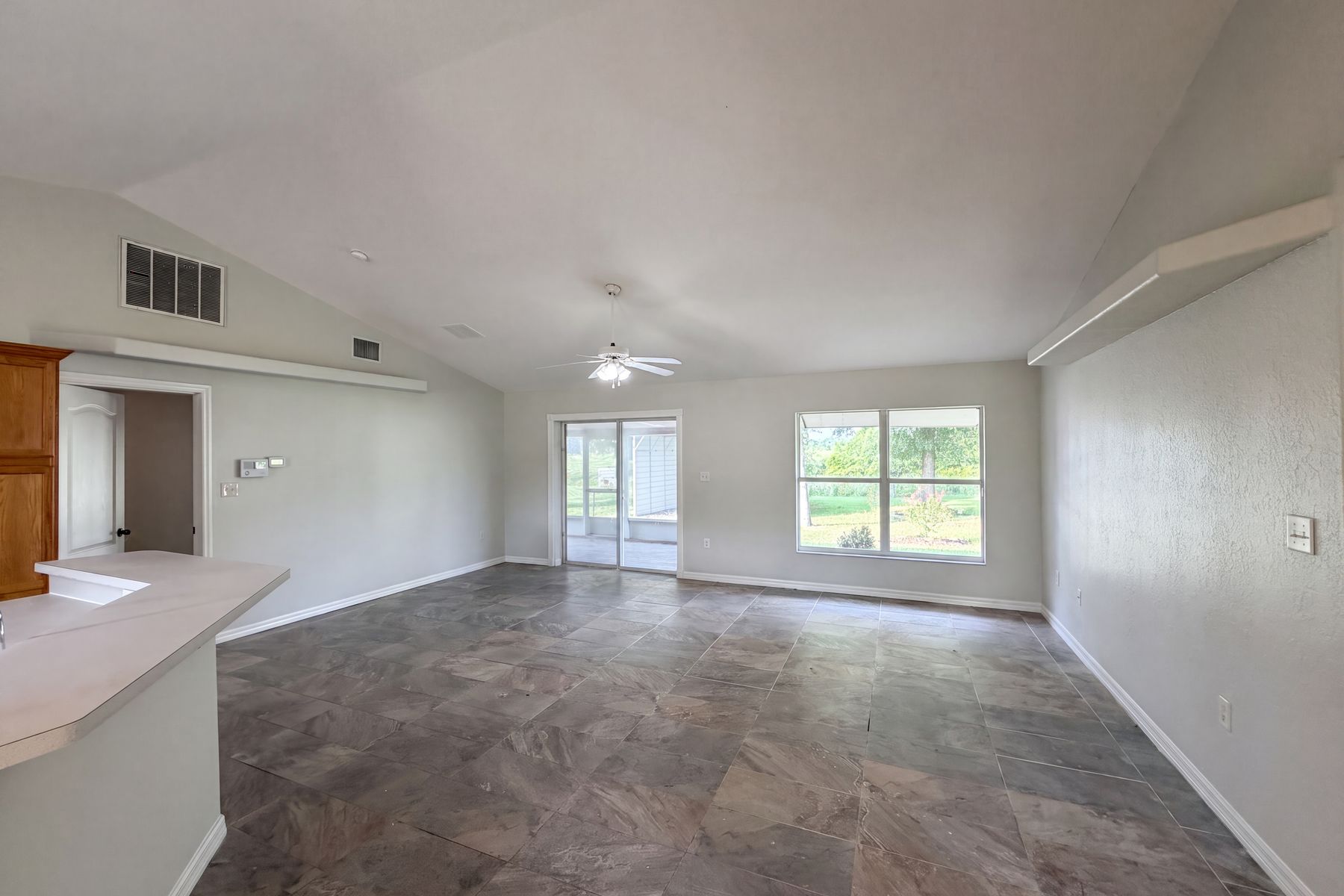 Property photo 3 of 314 Dupont Cir
