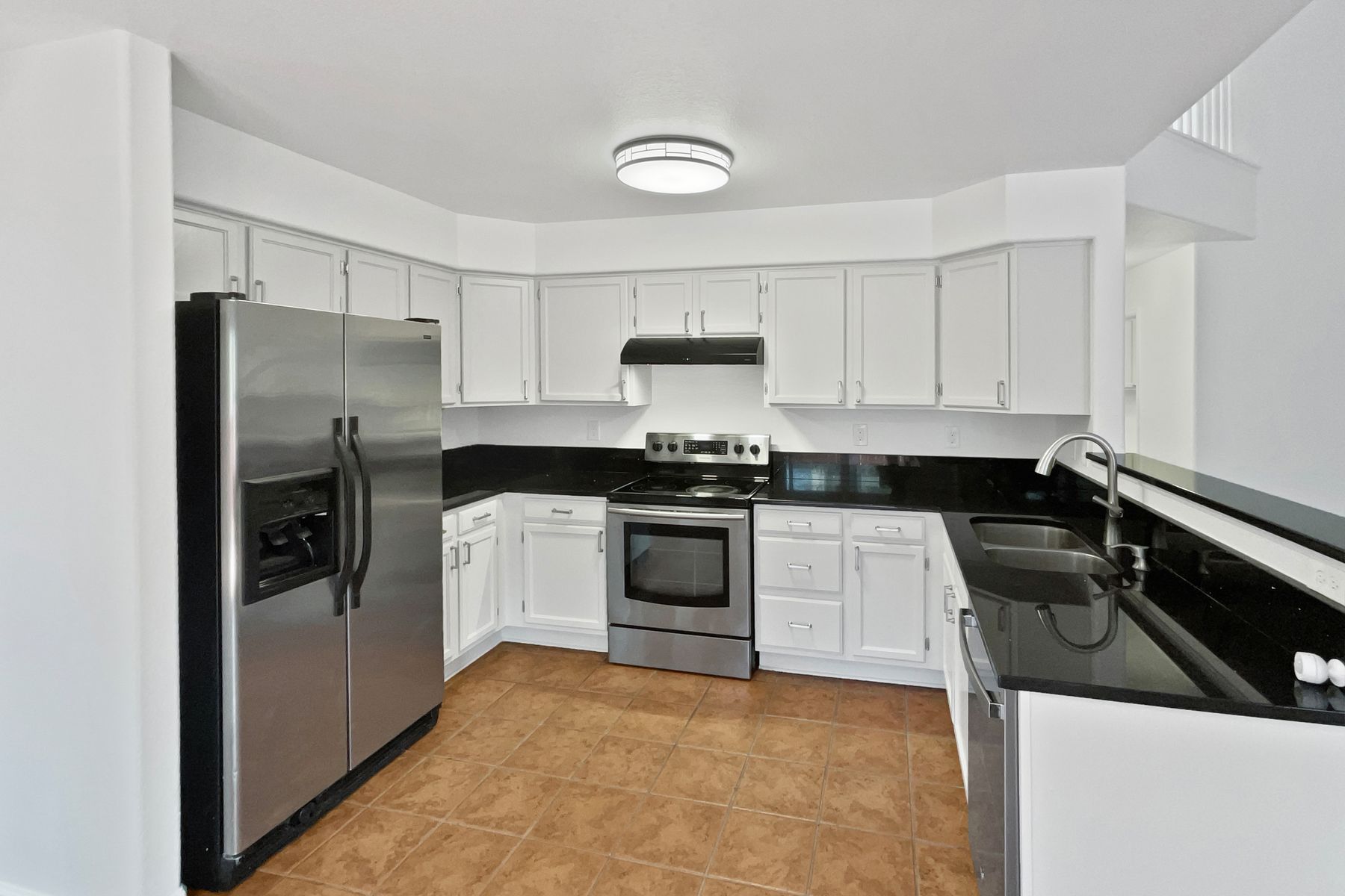 Photo 2 of 21 of 9115 W Hinsdale Pl, Littleton, CO