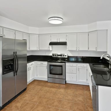Property photo 2 of 9115 W Hinsdale Pl