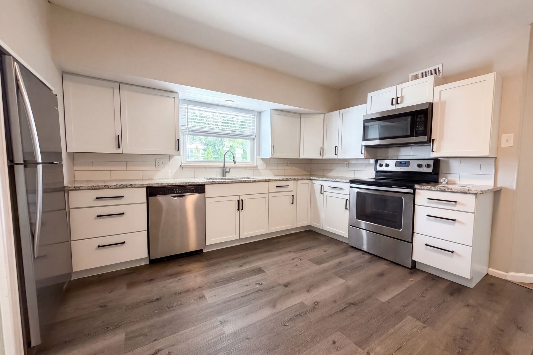 Photo 2 of 21 of 871 Wycliffe Ct, Saint Louis, MO