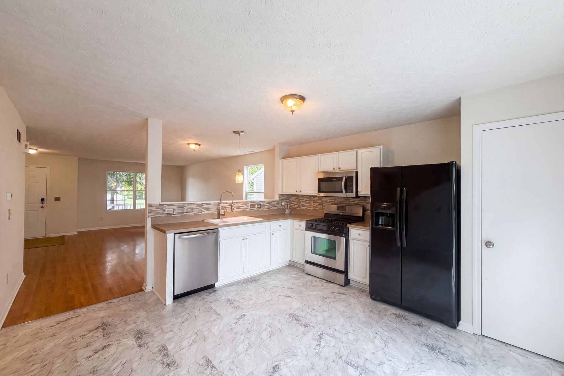 Photo 2 of 29 of 4625 Kenross Dr, Columbus, OH