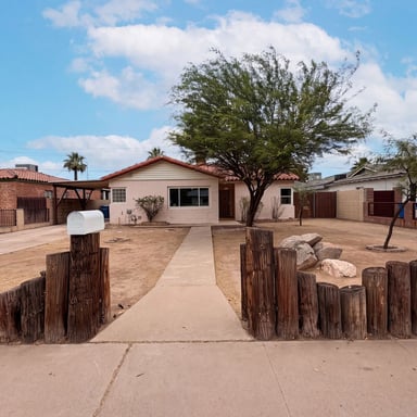 Property photo 1 of 1835 E Palm Ln