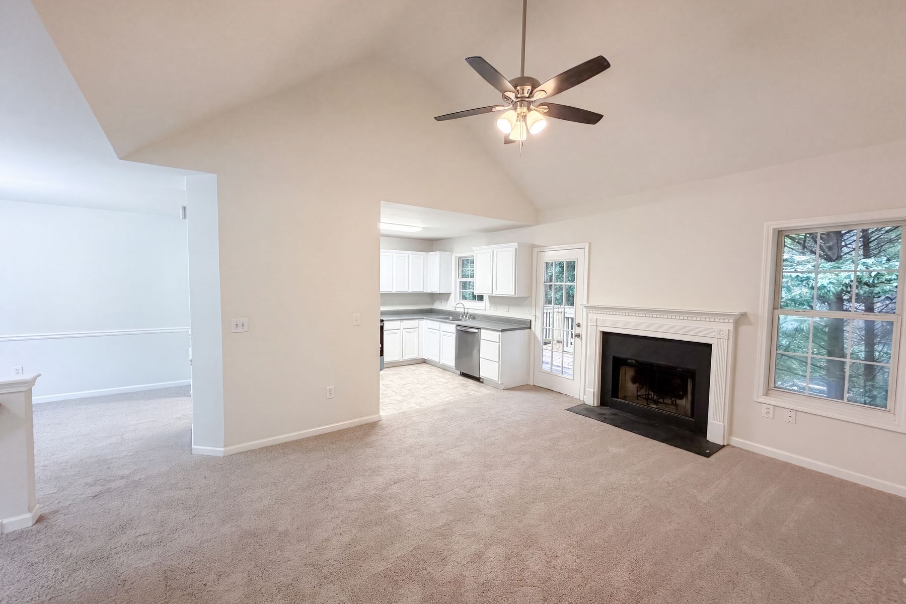 Property photo 3 of 325 Spring Lake Ct