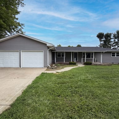 Property photo 1 of 902 W Highland Dr