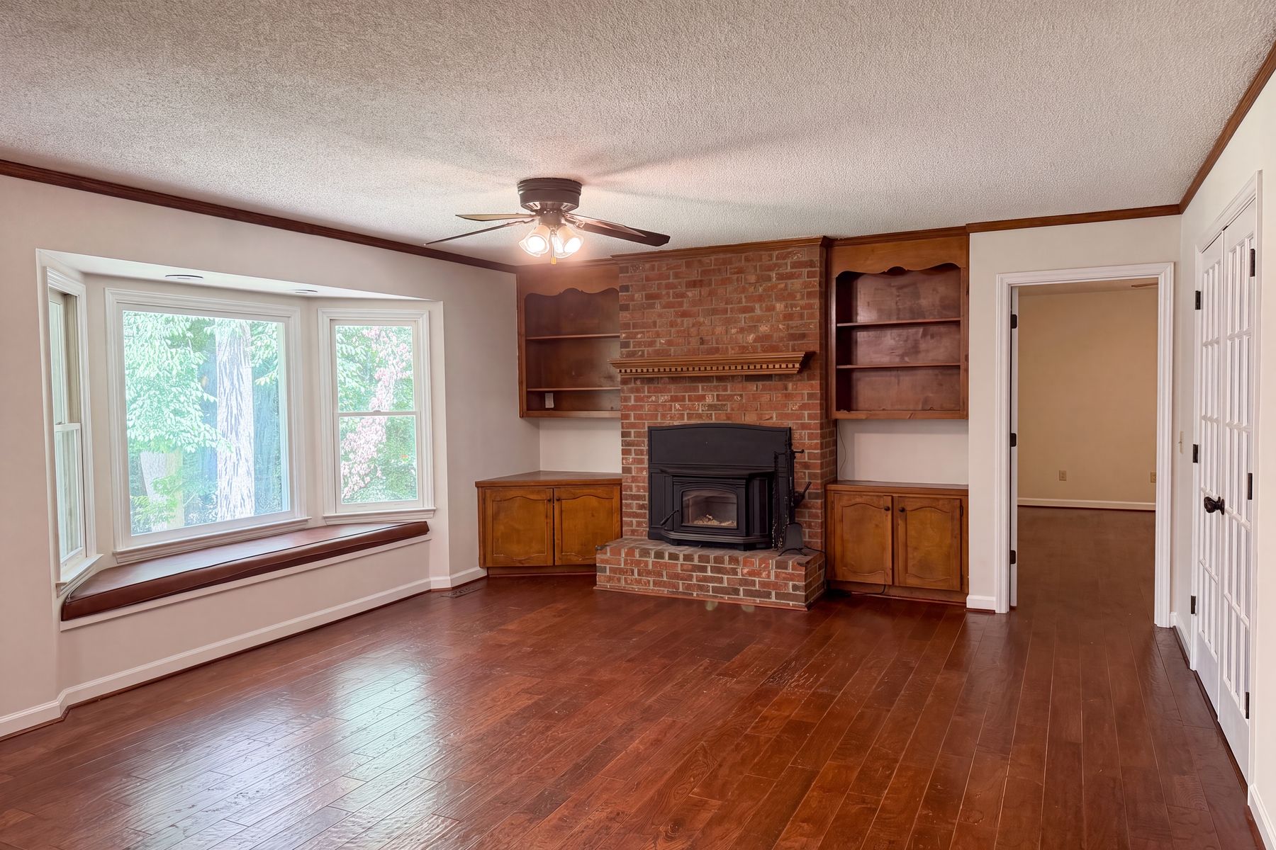 Property photo 3 of 335 Dill Cir