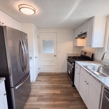 Property photo 2 of 1298 S Perry St