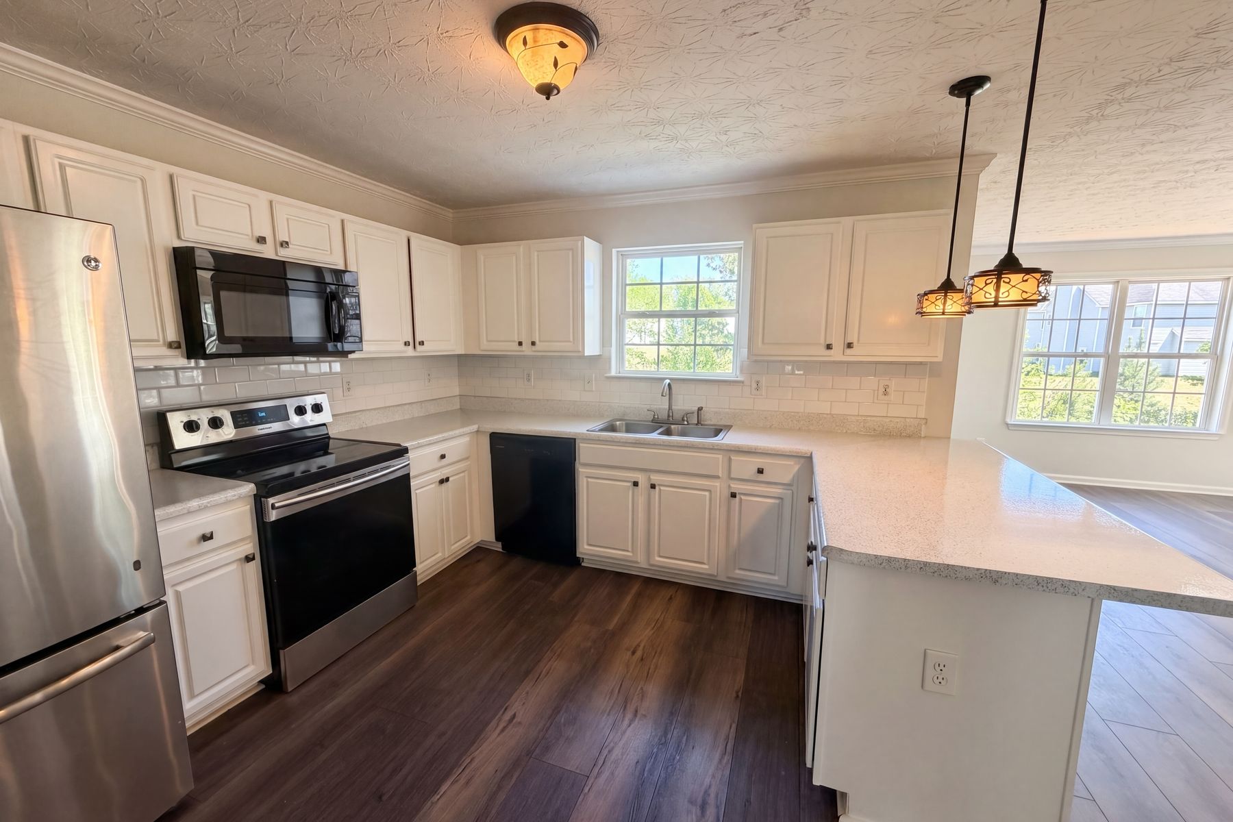 Photo 2 of 25 of 2925 Lake Port Dr, Snellville, GA