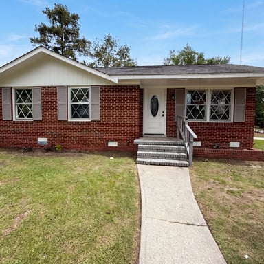 Property photo 1 of 320 Redwood Ct