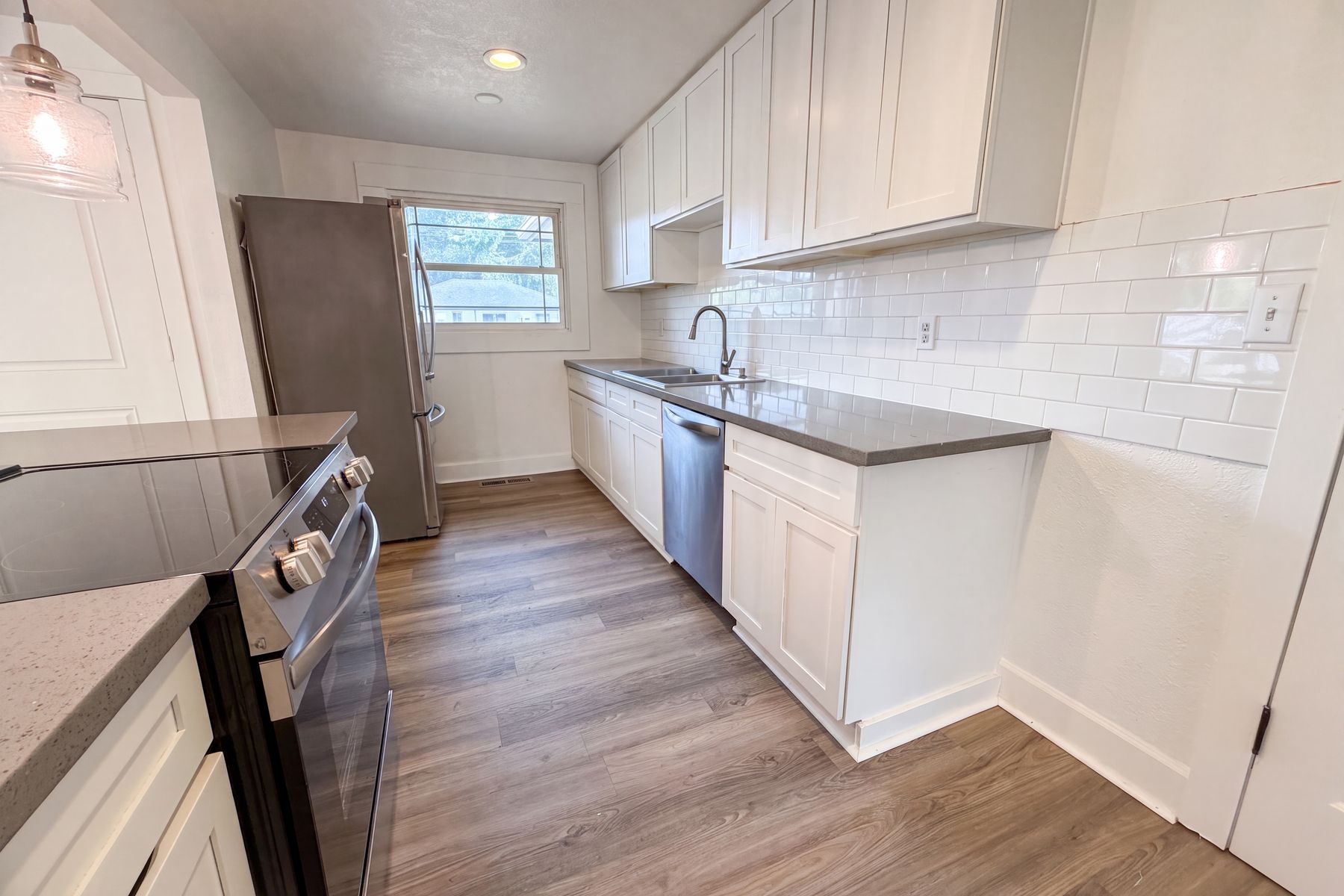 Photo 2 of 16 of 11650 NE Glisan St, Portland, OR