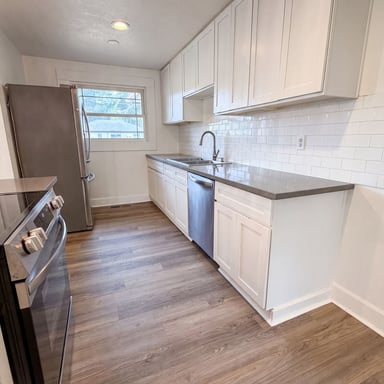 Property photo 2 of 11650 NE Glisan St