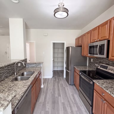 Property photo 2 of 1019 Ivydale Cir