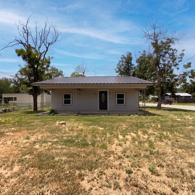 Property photo 1 of 725 Kelly St