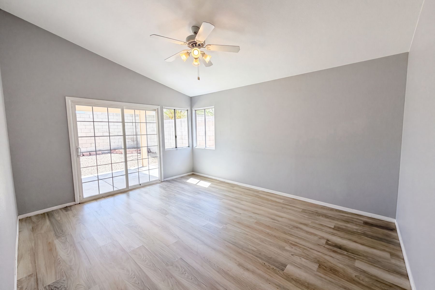 Property photo 3 of 9121 Indian Breeze Dr