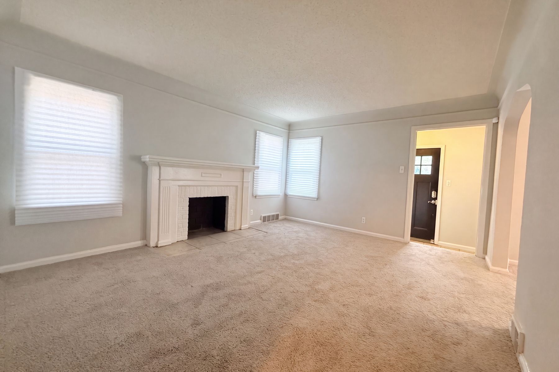 Property photo 3 of 16853 Saint Marys St